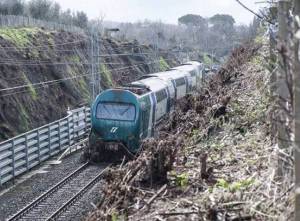 treno fermo