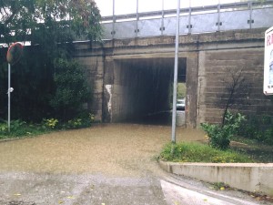 ponte allagato le valli