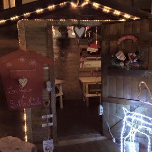 casetta di natale gallo nero