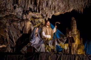 giuseppe-e-maria-viventi-nelle-grotte-di-postumia