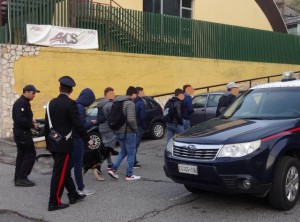 i-controlli-dei-carabinieri-davanti-alle-scuole-2-1