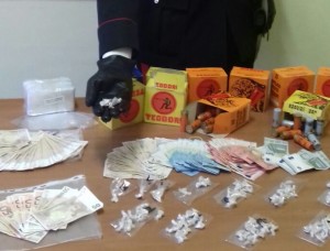 010317 SUBIACO-TOR BELLA MONACA - I CARABINIERI SEGUONO I PENDOLARI DELL'EROINA E SCOVANO LO SPACCIATORE