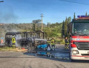 incendio autobus castel madama