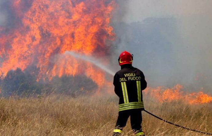 1498848450149_1498848475.jpg--incendi__fuoco_avvolge_agriturismi_nel_messinese__a_patti_sgomberata_residenza_per_anziani