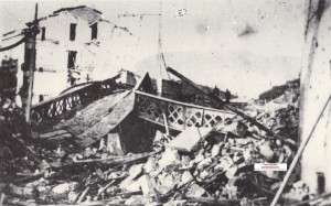 ponte di ferro distrutto