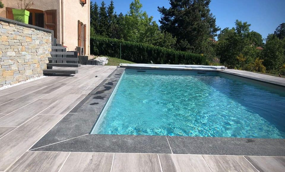 gres porcellanato a bordo piscina alessandro arcangeli