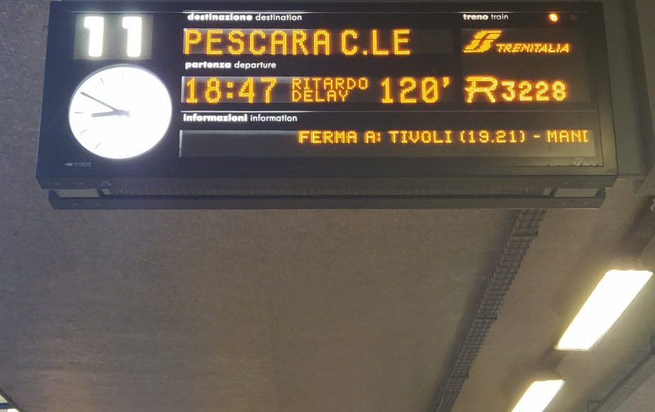 tabellone rtardo treno