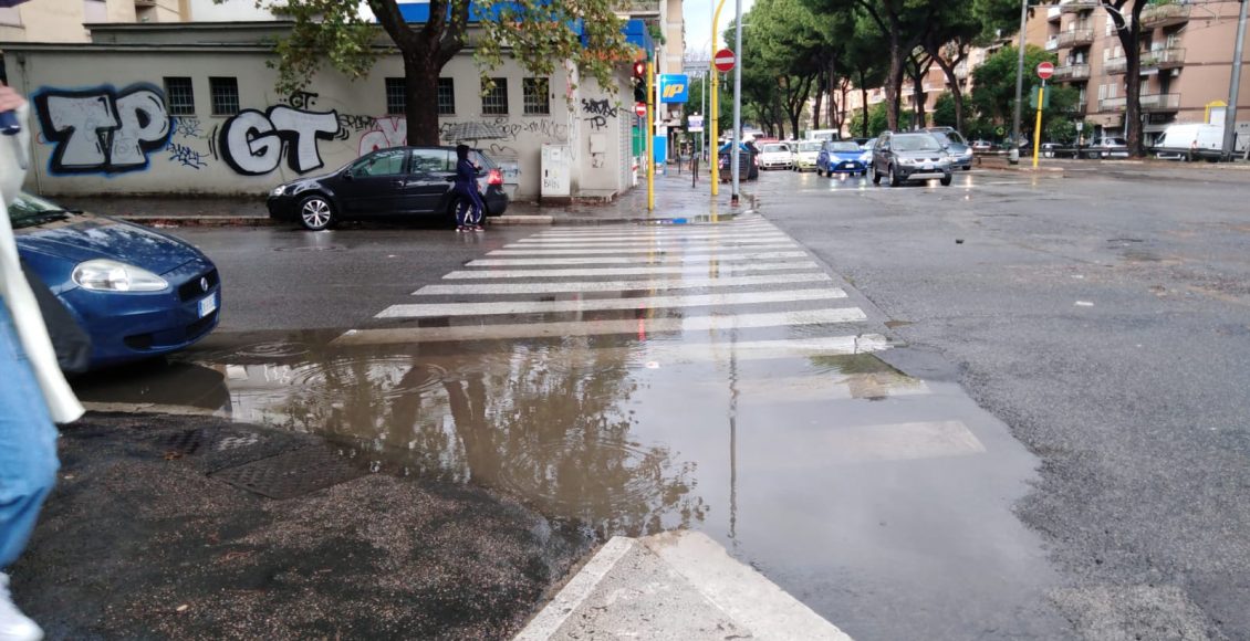 roma via girolamo cocconi allagata
