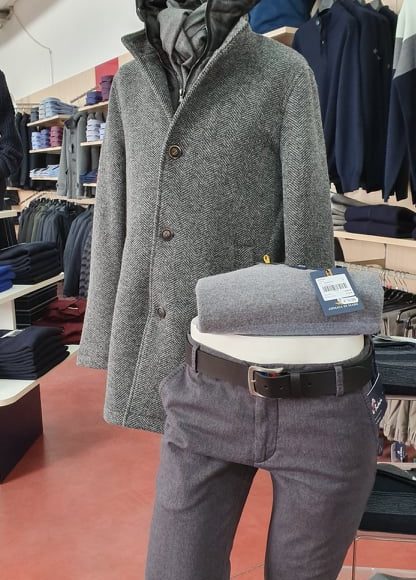 pantaloni e cappottino verticale