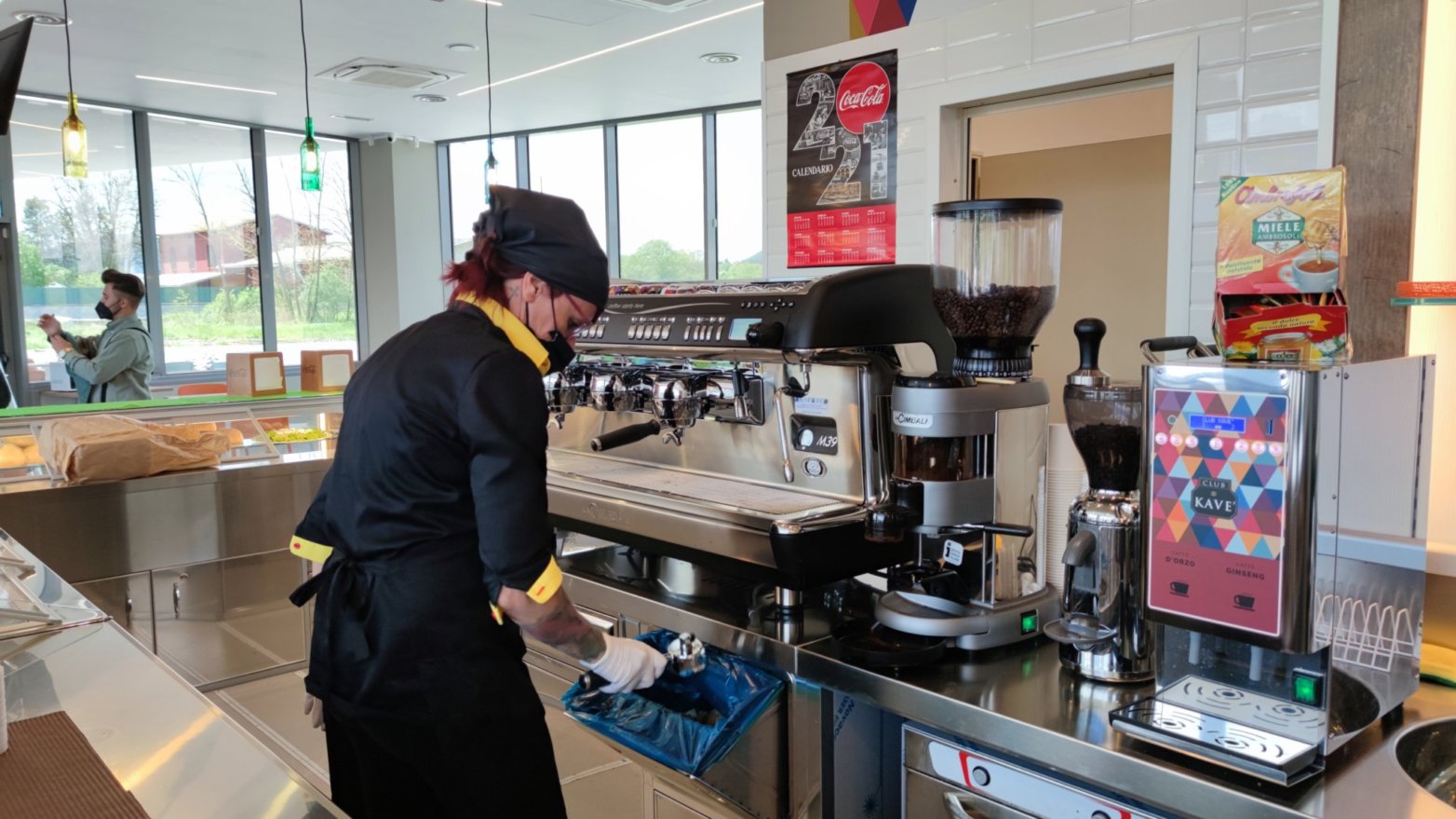 Macchine caffè con macina caffè – strumento in assoluto per preparare il  caffè – ConfineLive