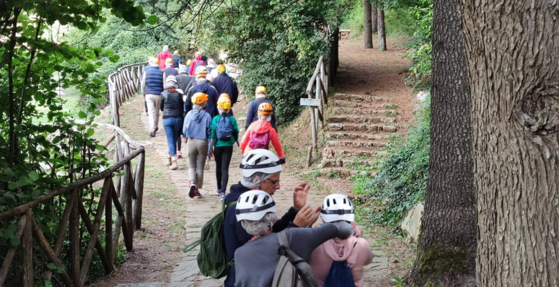 ingresso escursionisti alle grotte di pietrasecca