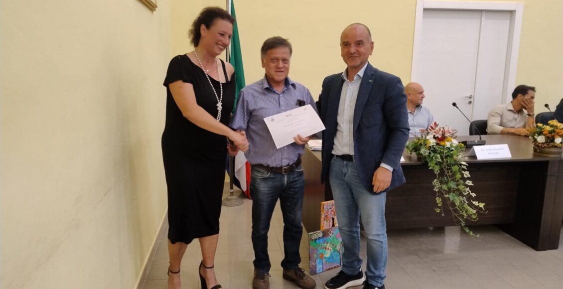 Premio Portella secondo classificato 2025 Antonio Mazziale premiato da Gianpaolo Lugini