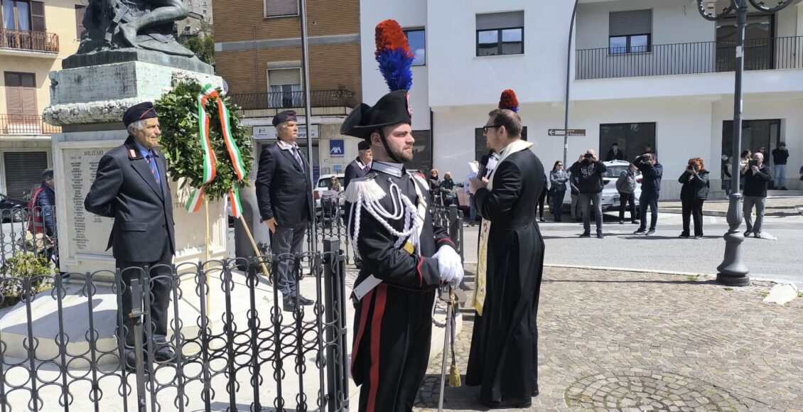 parroco benedizione corona piazza marconi carsoli